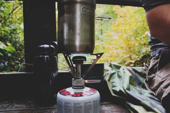 7 Essential Tools Every Outdoor Enthusiast Needs